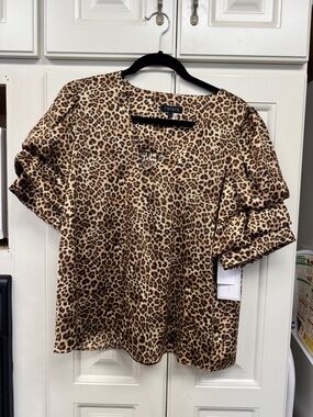 Leopard Print Puff-Sleeve Top